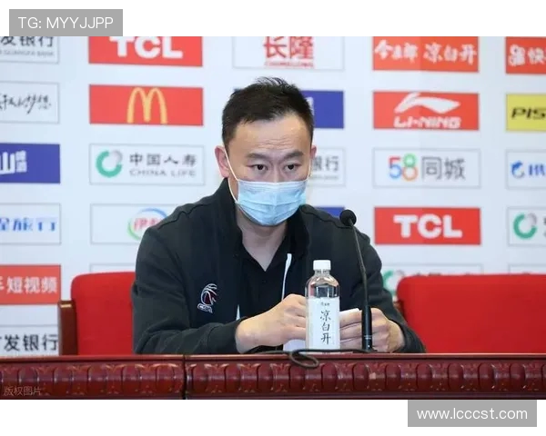 刘维伟亲授杨瀚森珍贵手写笔记本寄托期望助力新赛季成长