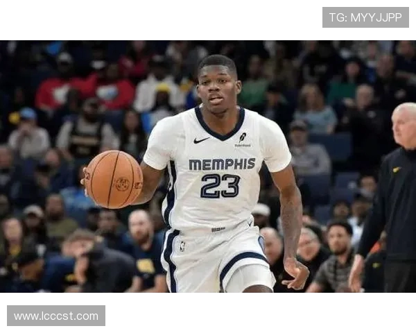 11号秀科沃德高效爆发场均19分命中率惊人小杨压力山大